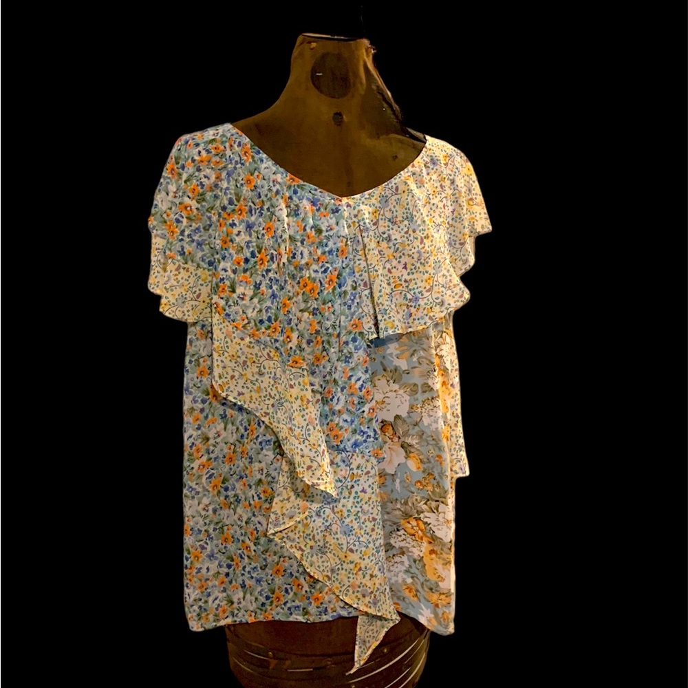 New with tags flowy blouse